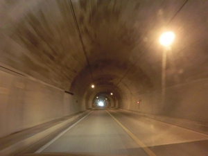 オモトトンネル